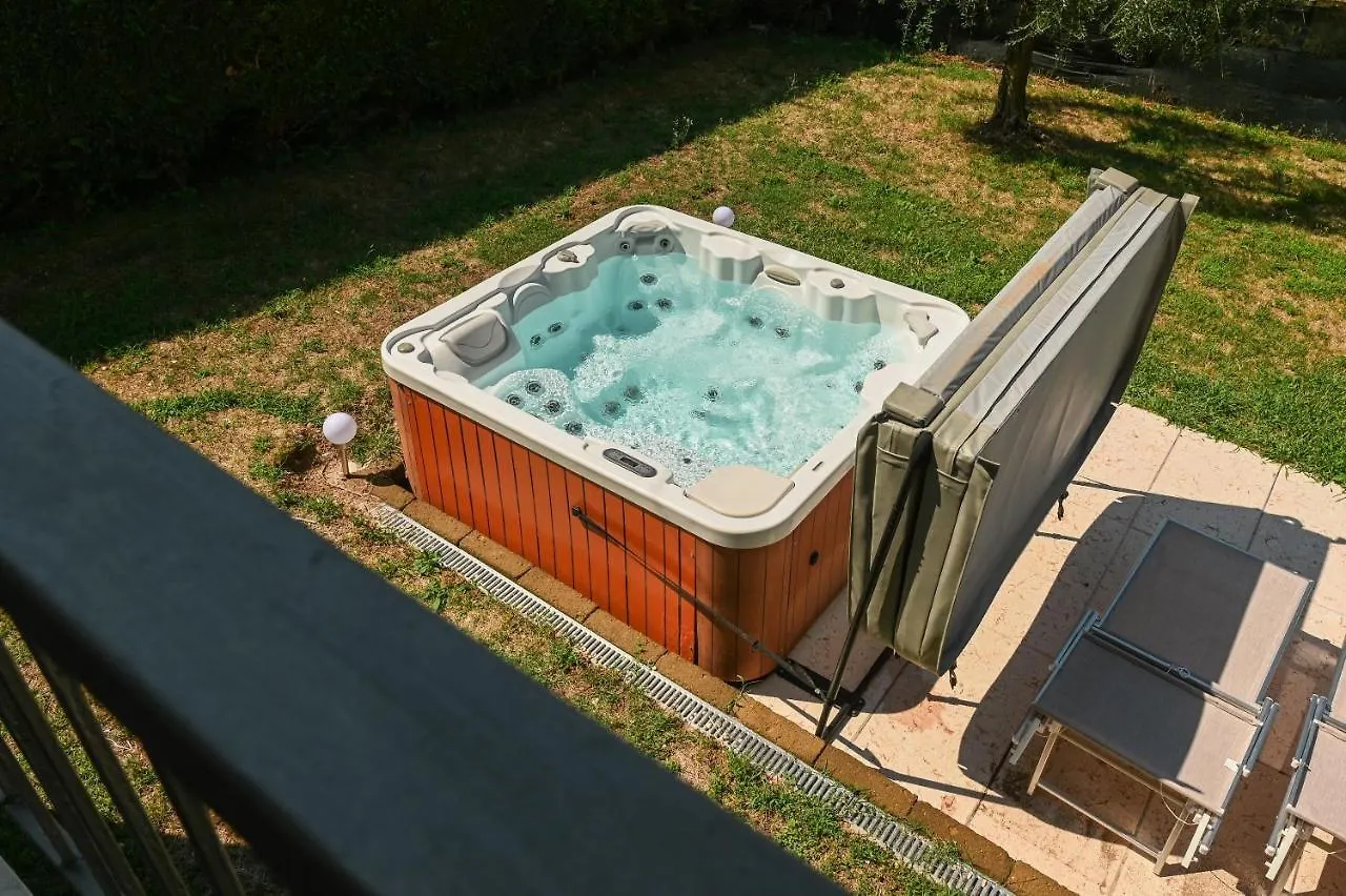 Villa Marilyn View Lake - Pool, Garden, Whirlpool Private Bardolino 0*,  Itálie
